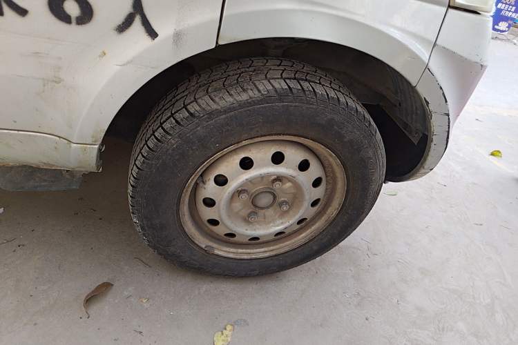 Used Wuling Rongguang 2011 1.2L Base Version Right Front Wheel Hub