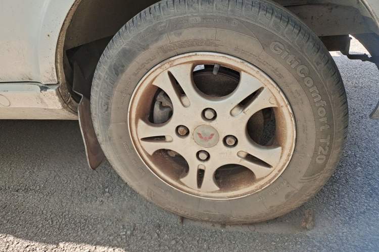 Used Wuling Rongguang 2011 1.2L Standard Version Right Front Wheel Hub