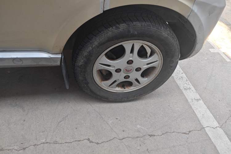 Used Wuling Rongguang 2011 1.2L Standard Version Right Front Wheel Hub
