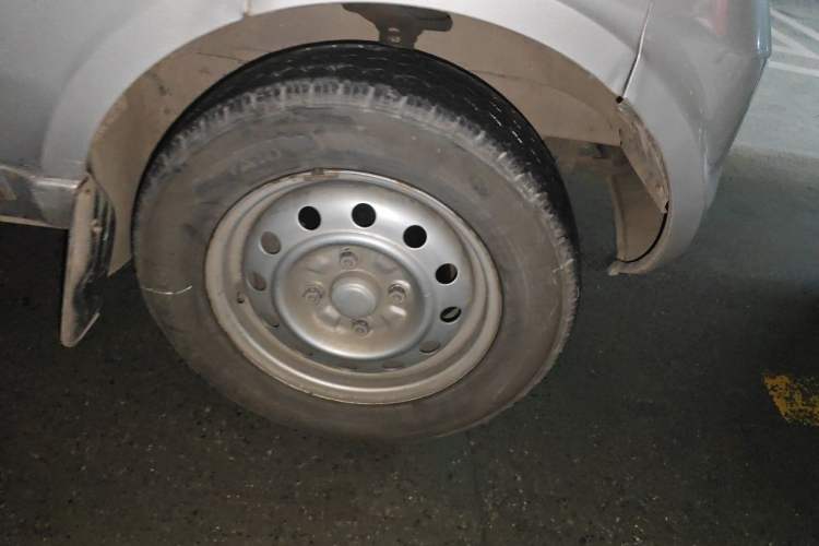 Used Wuling Rongguang 2011 1.2L Base Version Right Front Wheel Hub