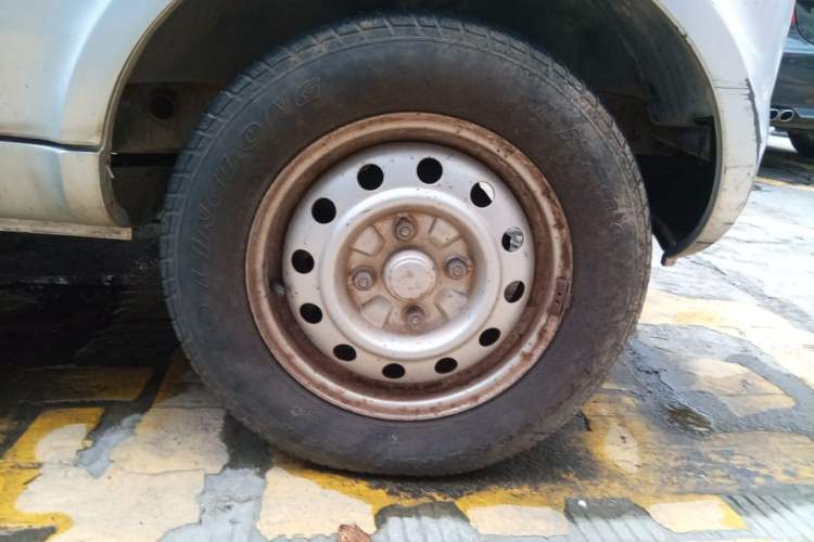 Used Wuling Rongguang 2011 1.2L Base Version Right Front Wheel Hub