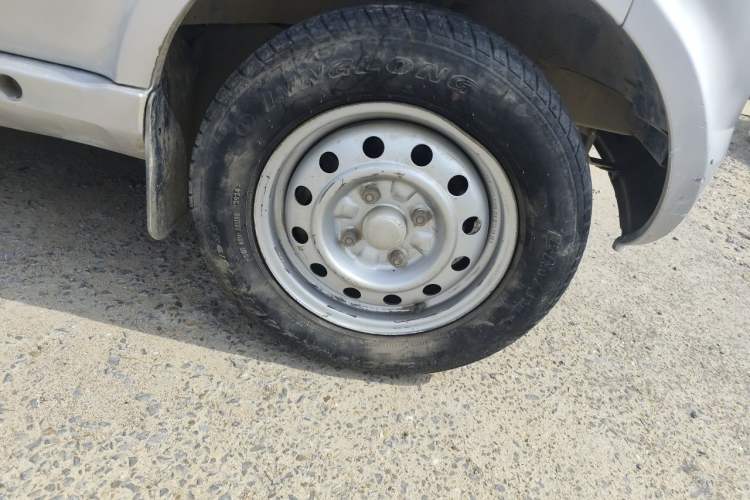 Used Wuling Rongguang 2011 1.2L Base Version Right Front Wheel Hub