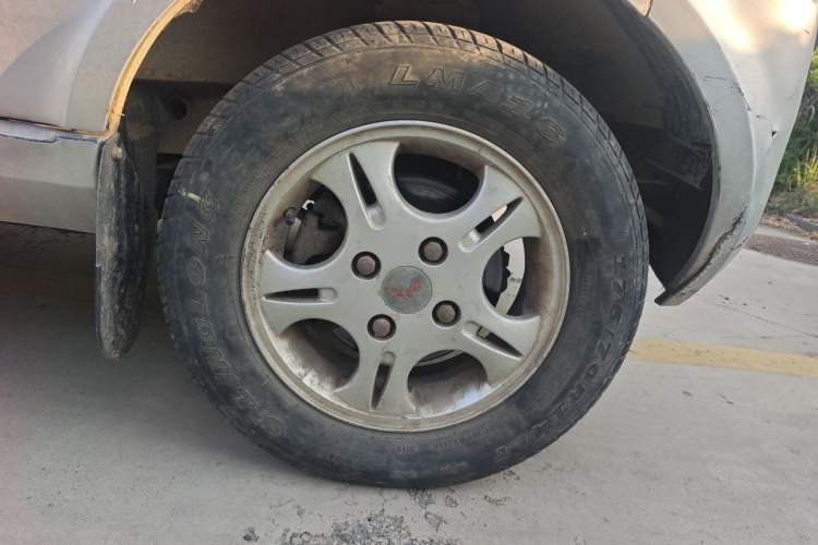 Used Wuling Rongguang 2011 1.2L Comfort Model Right Front Wheel Hub