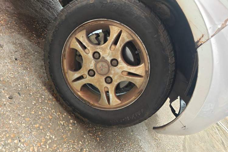 Used Wuling Rongguang 2011 1.2L Standard Version Right Front Wheel Hub