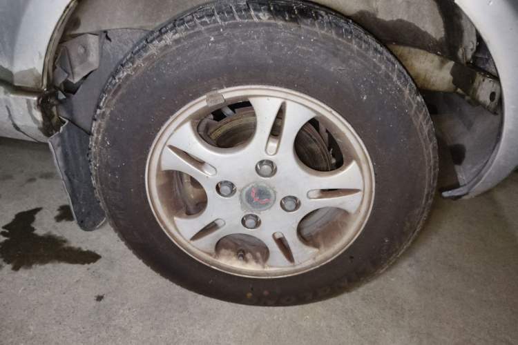 Used Wuling Rongguang 2011 1.2L Standard Version Right Front Wheel Hub