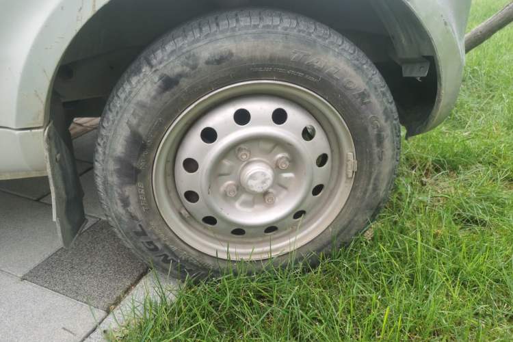 Used Wuling Rongguang 2011 1.2L Base Version Right Front Wheel Hub
