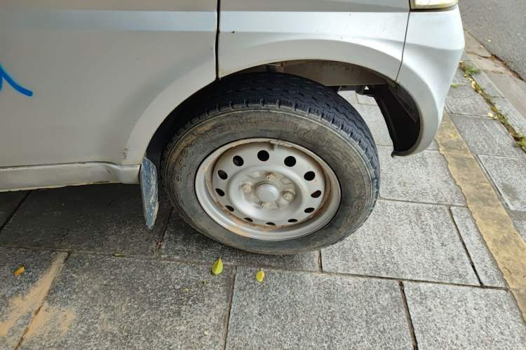 Used Wuling Rongguang 2011 1.2L Base Version Right Front Wheel Hub