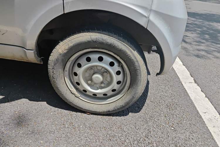 Used Wuling Rongguang 2011 1.2L Base Version Right Front Wheel Hub