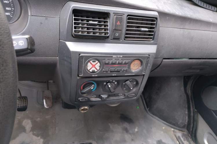 Used Wuling Rongguang 2011 1.2L Base Version Audio And AC Panel