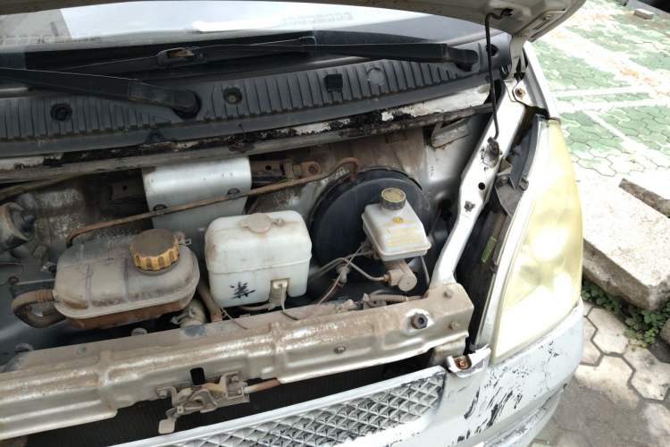 Used Wuling Rongguang 2011 1.2L Base Version Engine Bay Left