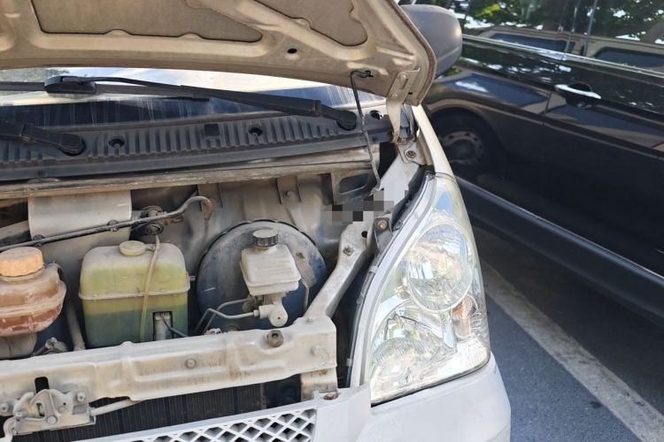 Used Wuling Rongguang 2011 1.2L Base Version Engine Bay Left