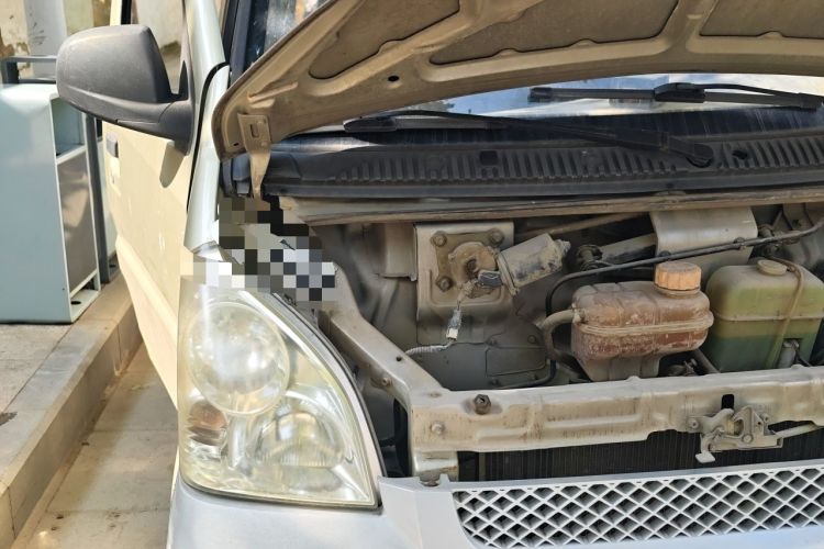 Used Wuling Rongguang 2011 1.2L Base Version Engine Bay Right