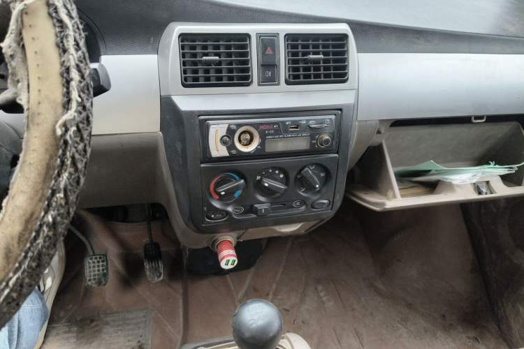 Used Wuling Rongguang 2011 1.2L Standard Version Audio And AC Panel