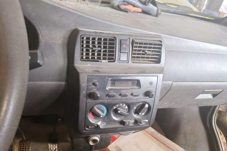 Used Wuling Rongguang 2011 1.2L Base Version Audio And AC Panel