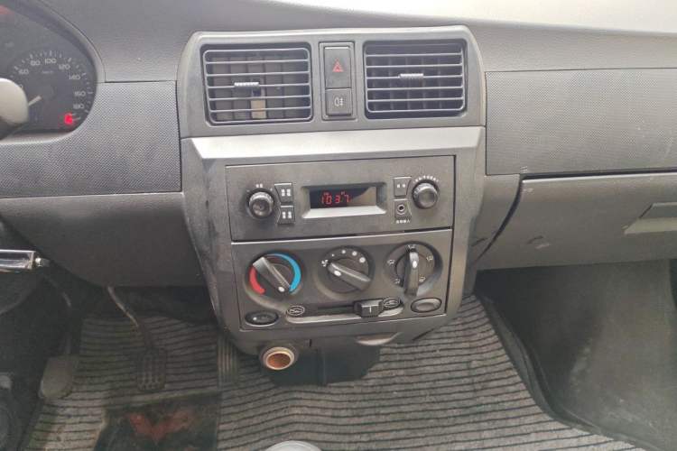 Used Wuling Rongguang 2011 1.2L Base Version Audio And AC Panel