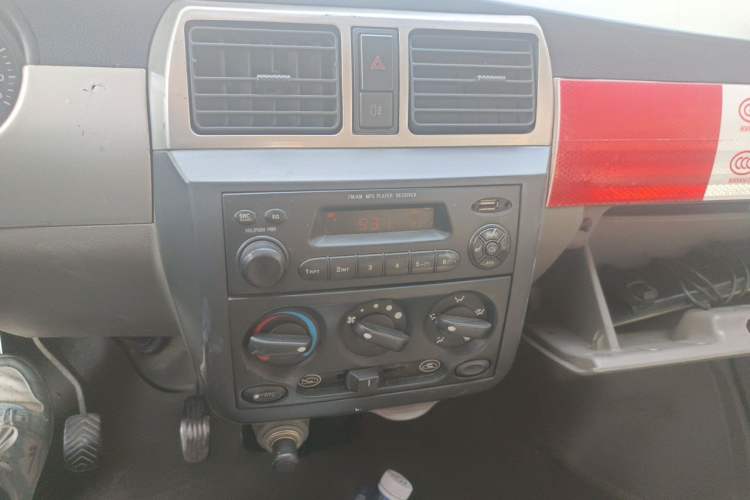 Used Wuling Rongguang 2011 1.2L Standard Version Audio And AC Panel