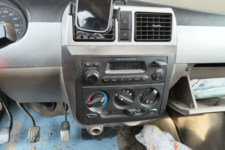 Used Wuling Rongguang 2011 1.2L Standard Version Audio And AC Panel