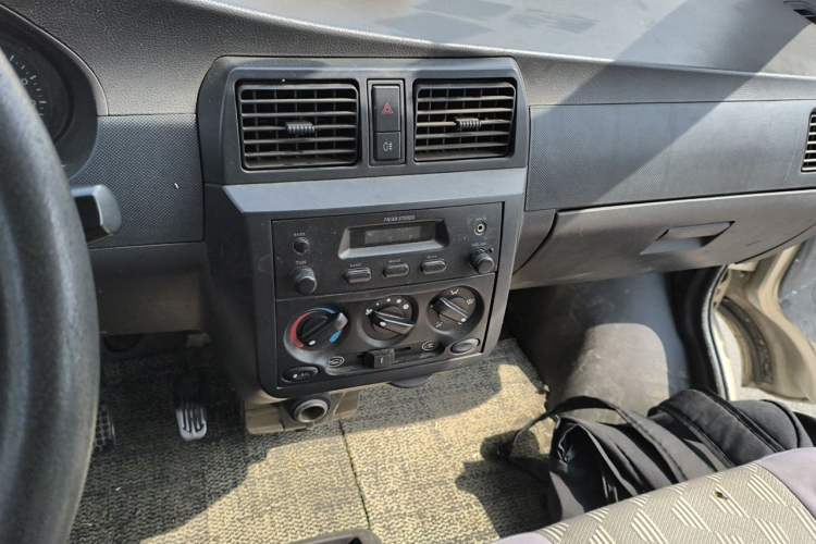Used Wuling Rongguang 2011 1.2L Base Version Audio And AC Panel