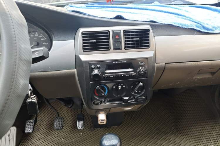 Used Wuling Rongguang 2011 1.2L Standard Version Audio And AC Panel