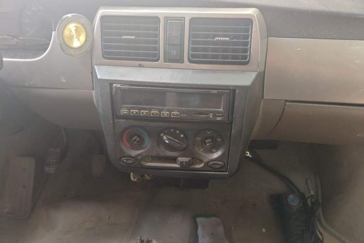 Used Wuling Rongguang 2011 1.2L Standard Version Audio And AC Panel