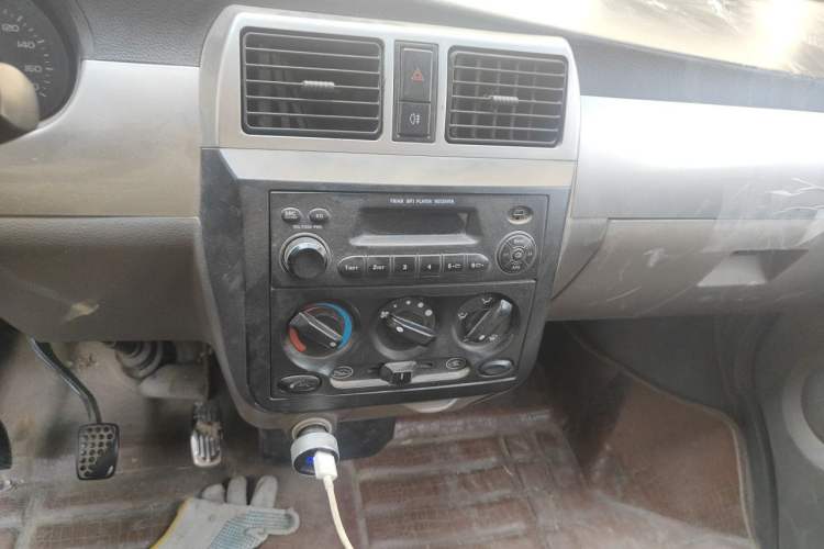 Used Wuling Rongguang 2011 1.2L Comfort Model Audio And AC Panel