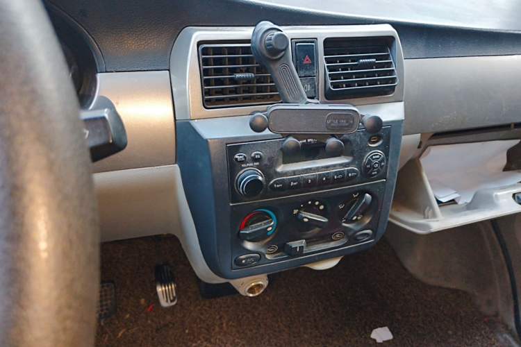 Used Wuling Rongguang 2011 1.2L Comfort Model Audio And AC Panel