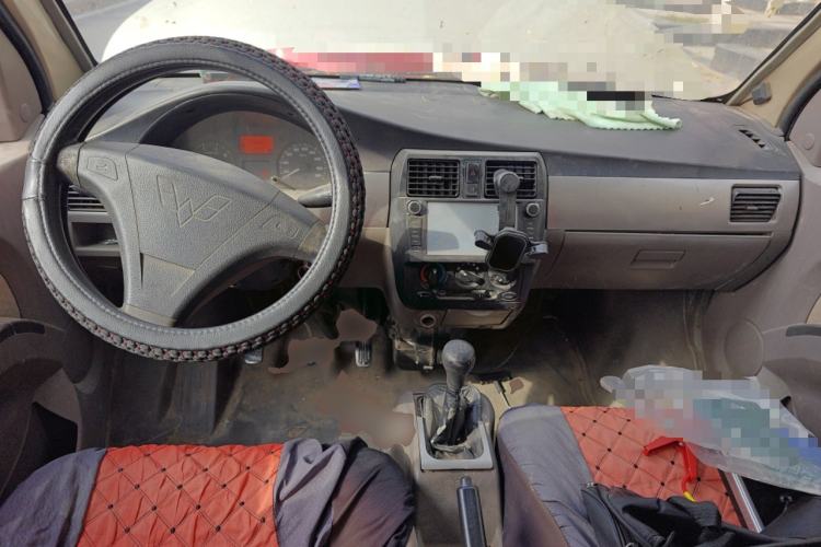 Used Wuling Rongguang 2011 1.2L Standard Version Center Console