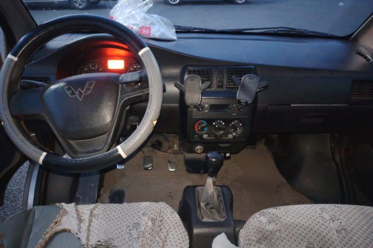 Used Wuling Rongguang 2011 1.2L Base Version Center Console