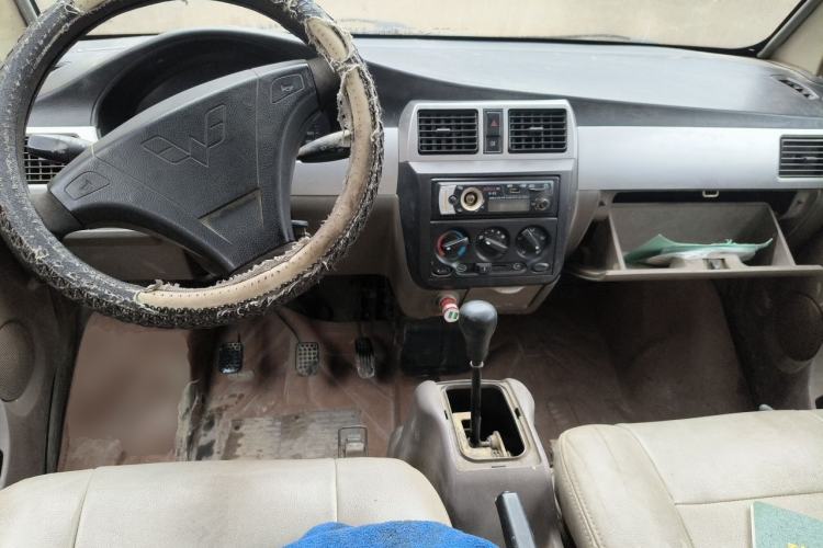 Used Wuling Rongguang 2011 1.2L Standard Version Center Console