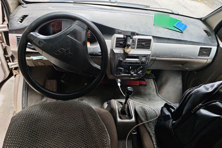 Used Wuling Rongguang 2011 1.2L Standard Version Center Console