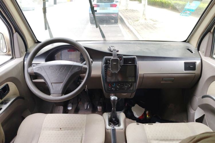 Used Wuling Rongguang 2011 1.2L Standard Version Center Console