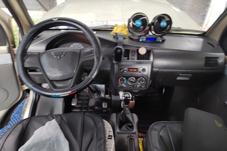 Used Wuling Rongguang 2011 1.2L Base Version Center Console