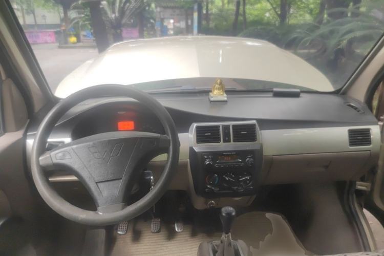 Used Wuling Rongguang 2011 1.2L Standard Version Center Console