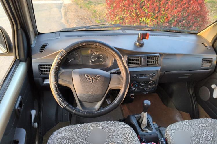Used Wuling Rongguang 2011 1.2L Base Version Center Console