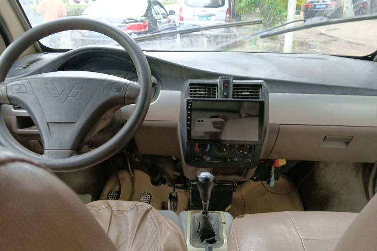 Used Wuling Rongguang 2011 1.2L Comfort Model Center Console