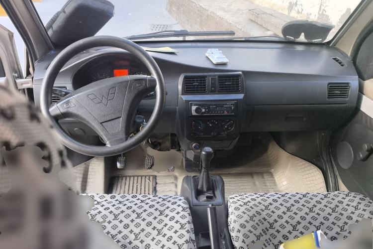Used Wuling Rongguang 2011 1.2L Base Version Center Console