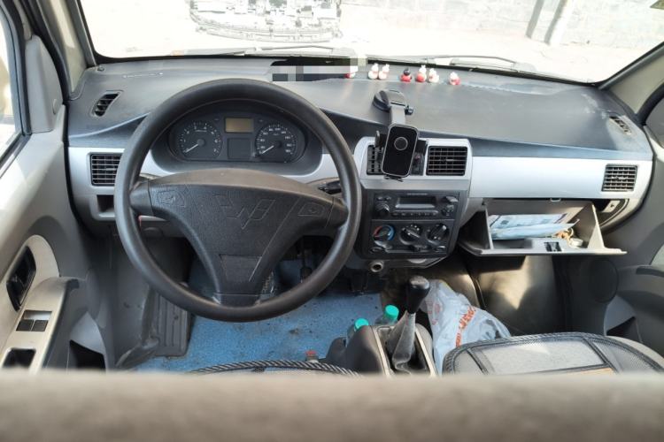 Used Wuling Rongguang 2011 1.2L Standard Version Center Console