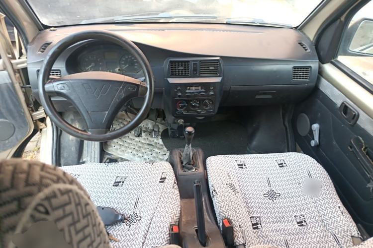 Used Wuling Rongguang 2011 1.2L Base Version Center Console