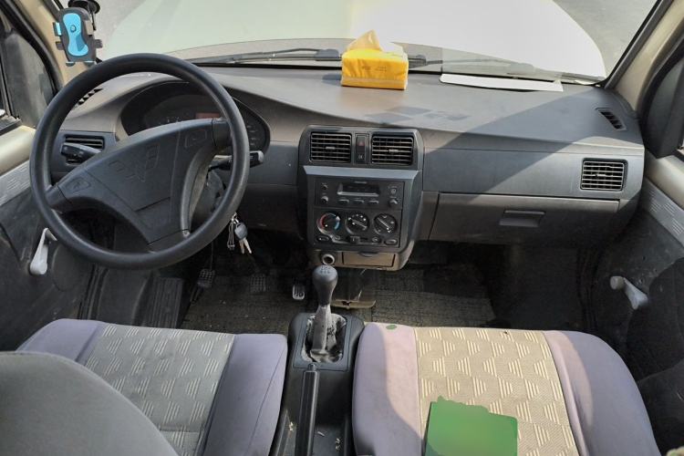 Used Wuling Rongguang 2011 1.2L Base Version Center Console