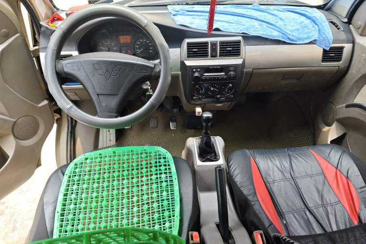 Used Wuling Rongguang 2011 1.2L Standard Version Center Console