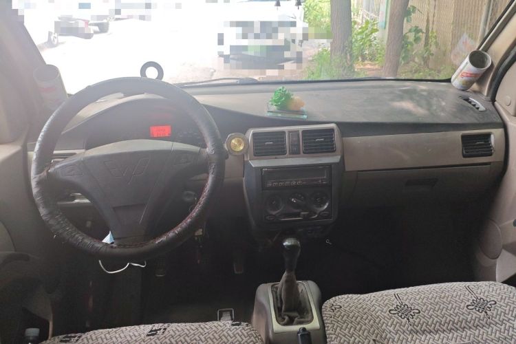 Used Wuling Rongguang 2011 1.2L Standard Version Center Console