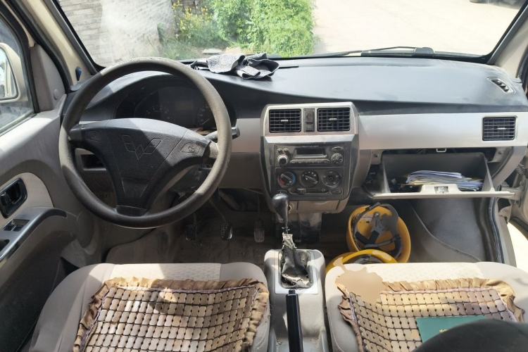 Used Wuling Rongguang 2011 1.2L Base Version Center Console