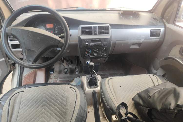 Used Wuling Rongguang 2011 1.2L Comfort Model Center Console