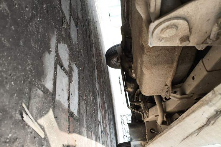 Used Wuling Rongguang 2011 1.2L Standard Version Chassis Rear Right