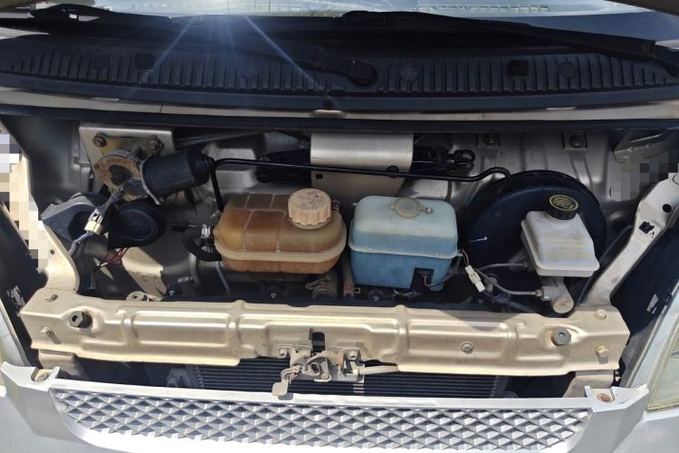 Used Wuling Rongguang 2011 1.2L Base Version Engine Bay