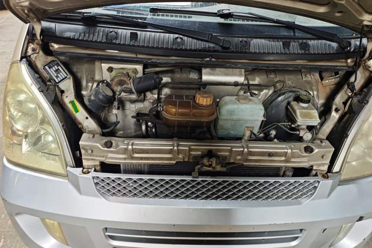Used Wuling Rongguang 2011 1.2L Standard Version Engine Bay
