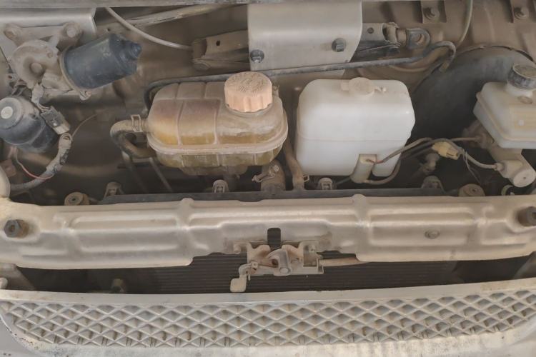 Used Wuling Rongguang 2011 1.2L Base Version Engine Bay
