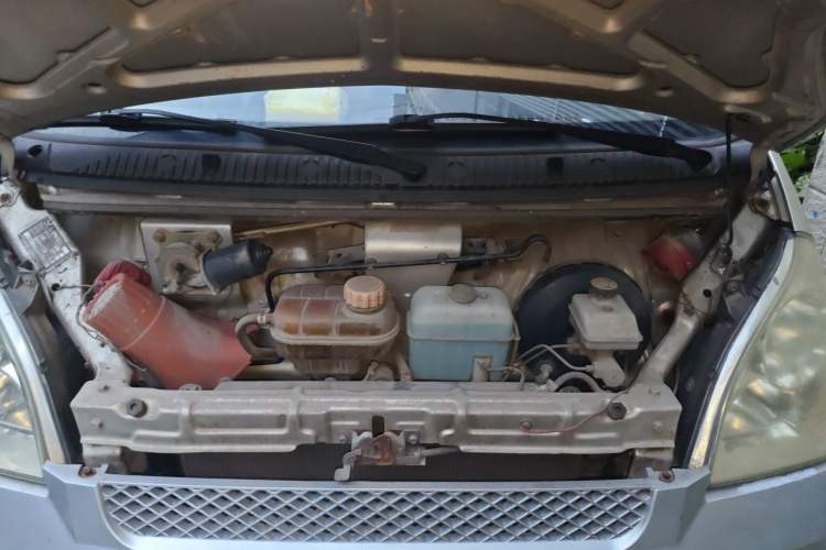 Used Wuling Rongguang 2011 1.2L Base Version Engine Bay