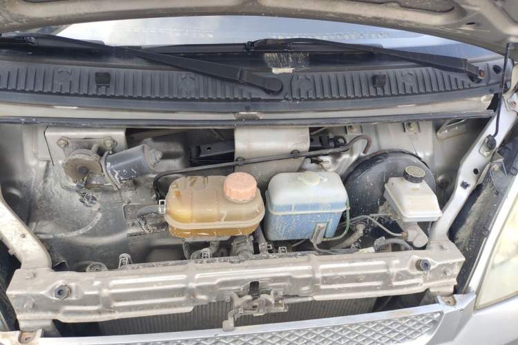 Used Wuling Rongguang 2011 1.2L Base Version Engine Bay