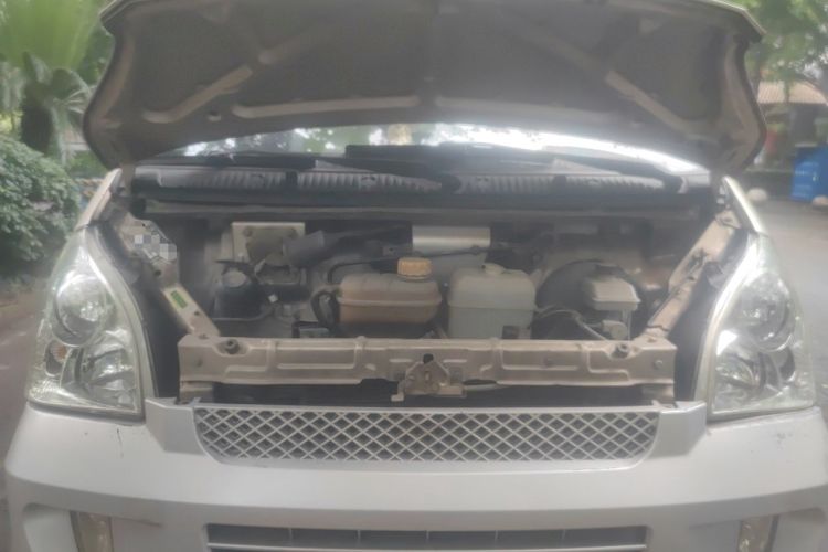 Used Wuling Rongguang 2011 1.2L Standard Version Engine Bay